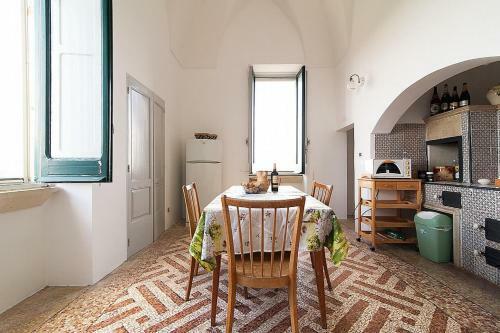 Collepasso Villa Sleeps 13 Pool Air Con Wifi