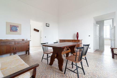 Collepasso Villa Sleeps 13 Pool Air Con Wifi