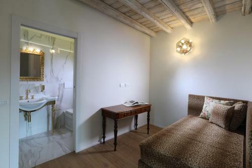 Hostal Suites&atelier Lake Como