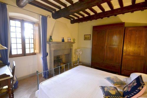 Case Colle Villa Sleeps 30 With Pool And Air Con