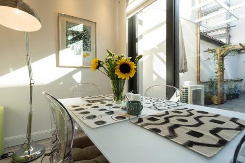 Apartamento White Suite With Private Terrace By Rentallcomo