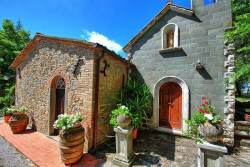 Montecchio Apartment Sleeps 6 With Pool And Air Con