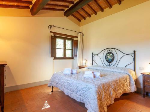 Luxurious Farmhouse In Cortona With Pool