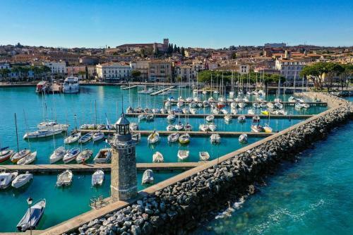 Desenzano Beach Apartment