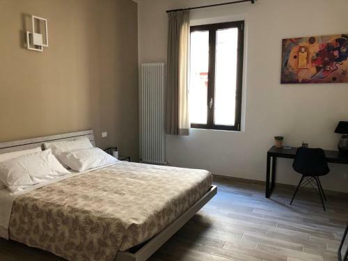 Hostal Triquetra - Rooms For Rent