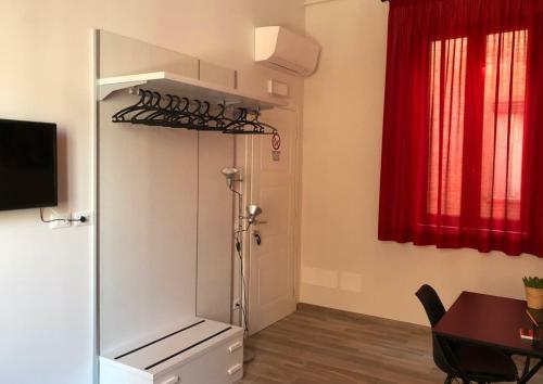 Hostal Triquetra - Rooms For Rent
