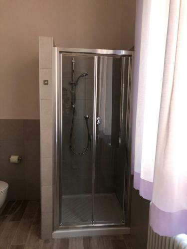 Hostal Triquetra - Rooms For Rent
