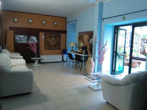 Hotel Holiday Center