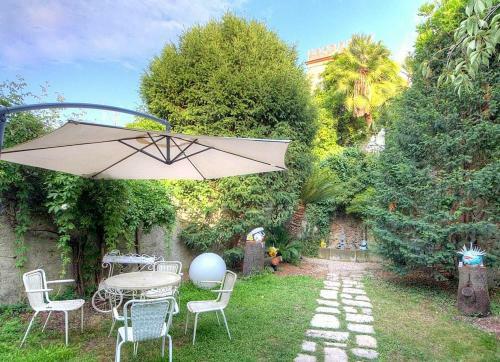 Finale Ligure Villa Sleeps 2 With Air Con