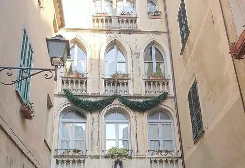 Finale Ligure Villa Sleeps 2 With Air Con