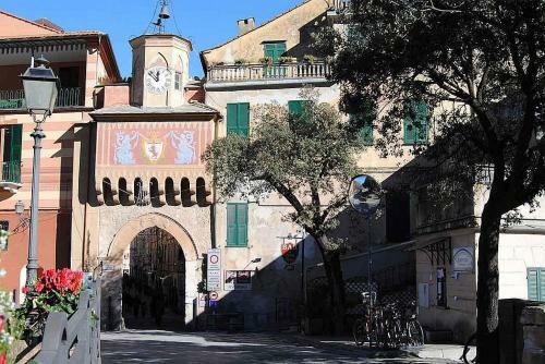Finale Ligure Villa Sleeps 2 With Air Con
