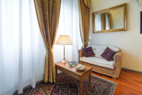 Hostal Old Tower Ponte Vecchio Suite