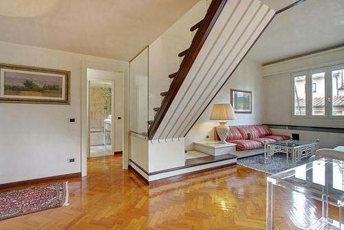 Santo Stefano Apartment