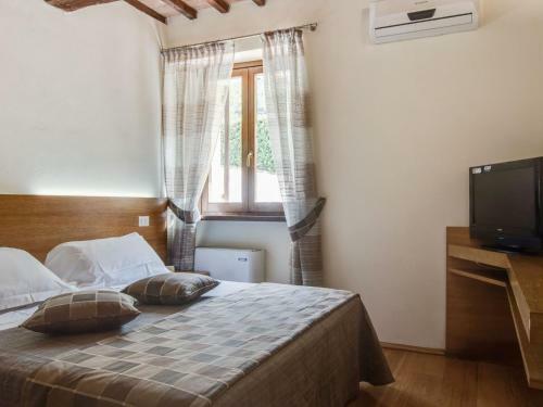 Tasteful Holiday Home In Folignio With Garden