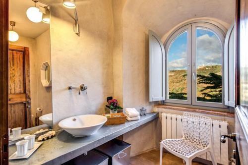 Frontignano Villa Sleeps 12 With Pool Air Con And Wifi