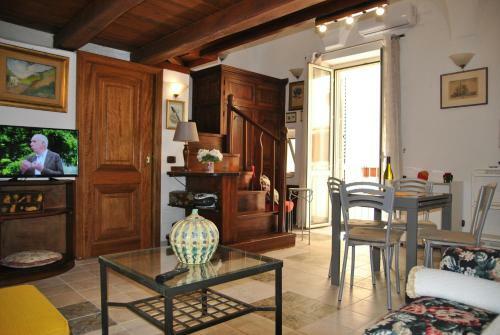 Alexandra House Air-conditioned Apartment On Two Levels