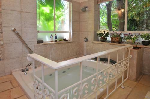 Hostal Pina Balev Inn