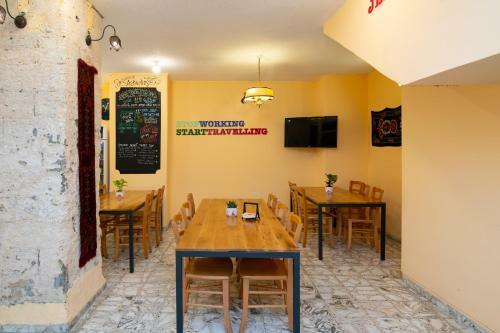 Hostal Fauzi Azar Inn