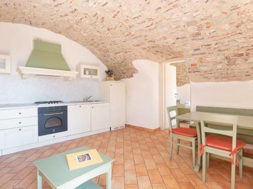 Contemporary Holiday Home In Gargnano With Parking