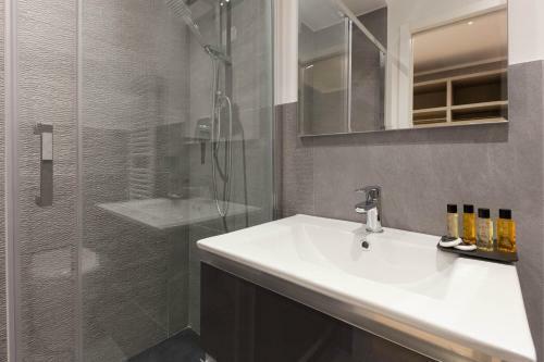 Hostal Teseo Rooms & Relax