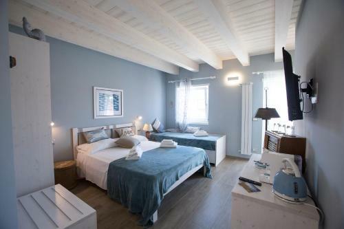 Hostal Laura E Christian - Rooms