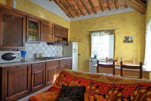 Gualdo Apartment Sleeps 4 With Pool And Wifi