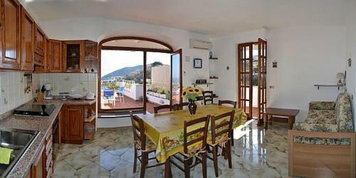 Ischia Villa Sleeps 9 Air Con Wifi