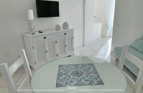 Villa In Forio Sleeps 4 With Pool Air Con And Wifi