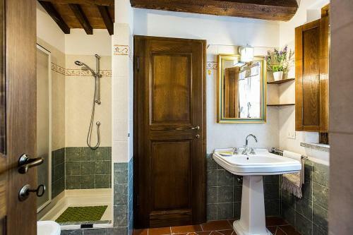 Lajatico Villa Sleeps 7 Pool Wifi