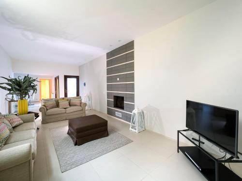 Settefrati Villa Sleeps 6 Air Con Wifi