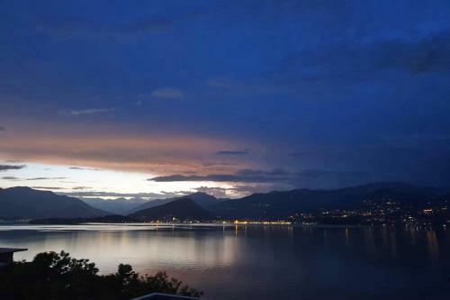 Apartamento Charming Laveno Sunset With Pool