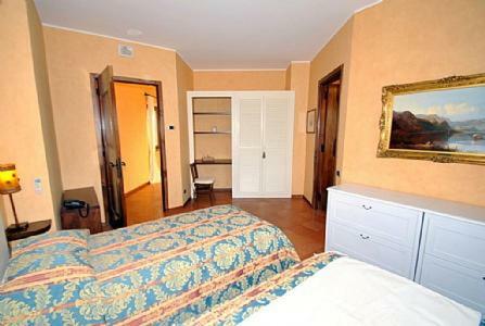 Lesa Villa Sleeps 8 Pool Air Con Wifi