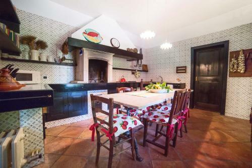 Lequile Villa Sleeps 11 With Pool Air Con And Wifi