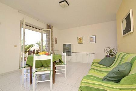 Letojanni Villa Sleeps 2 Air Con Wifi