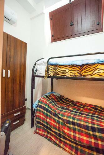 Locri Villa Sleeps 4 Air Con Wifi