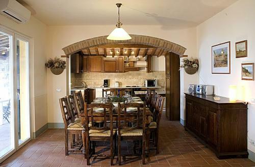 Lucignano Villa Sleeps 13 Pool Air Con