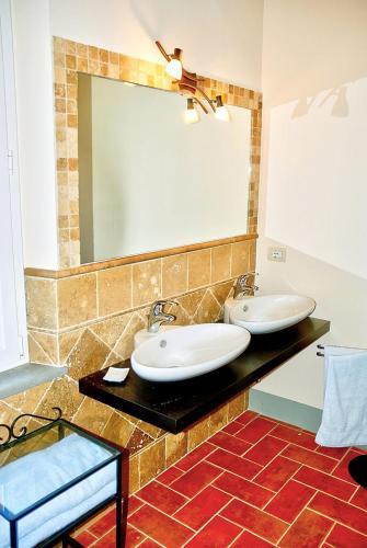 Lucignano Villa Sleeps 13 Pool Air Con