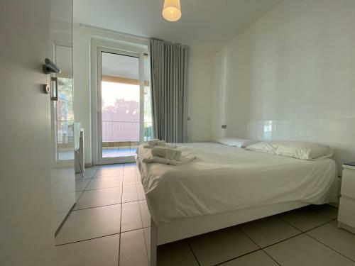 Modern 3 Bedroom Apartment On Lake Maggiore