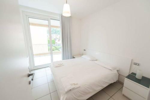 Modern 3 Bedroom Apartment On Lake Maggiore