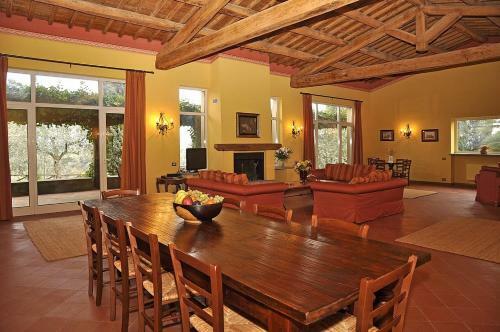 Magliano Sabina Villa Sleeps 8 Pool Wifi