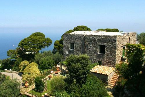 Sorrento Villa Sleeps 14 Air Con