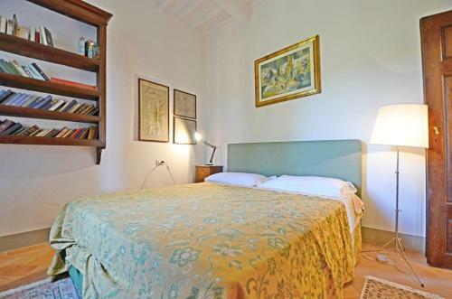 Massa Villa Sleeps 12 With Pool And Air Con