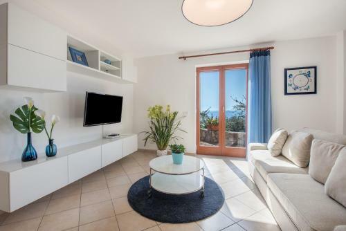 Amore Rentals - Villa Marina