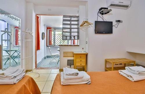 Marettima Holiday Home Sleeps 6 With Pool And Air Con