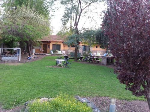 Hostal Gross Nofesh And Spa Guesthouse