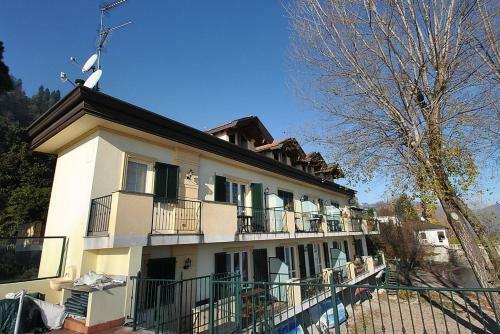 Meina Villa Sleeps 4 Pool Wifi