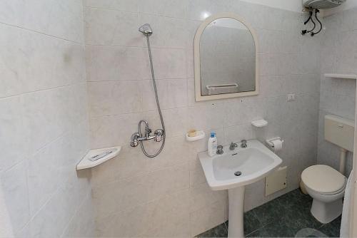 Parati Villa Sleeps 16 With Pool And Air Con