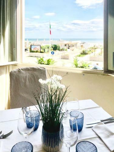 Via Mare Beach Hotel