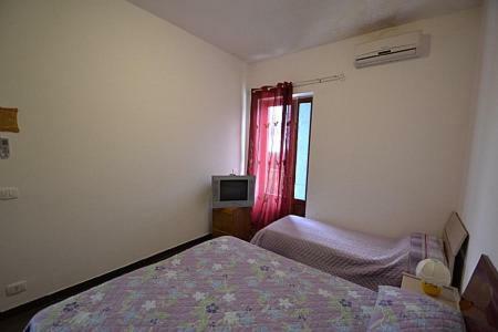Modica Villa Sleeps 10 Air Con Wifi