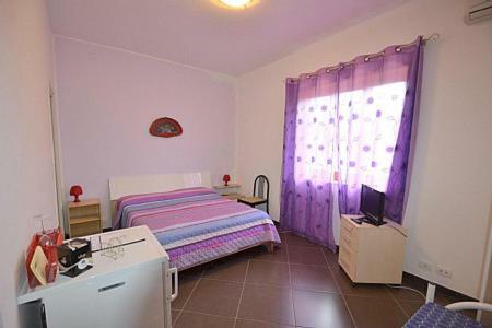 Modica Villa Sleeps 10 Air Con Wifi